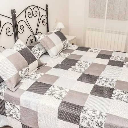 Cosy House In With Mountain View Holiday home San Bartolome de Pinares