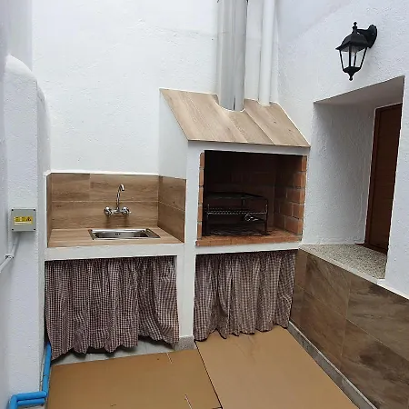 Cosy House In With Mountain View