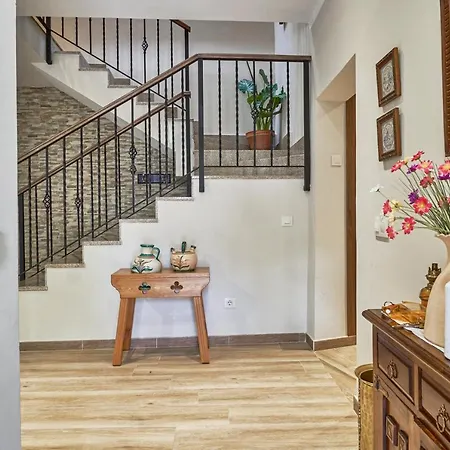 Cosy House In With Mountain View *