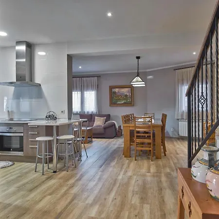 Vakantiehuis Cosy House In With Mountain View San Bartolomé de Pinares