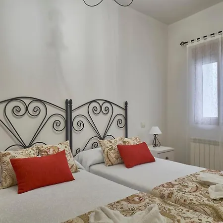 Cosy House In With Mountain View