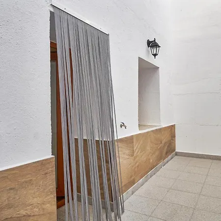 Cosy House In With Mountain View