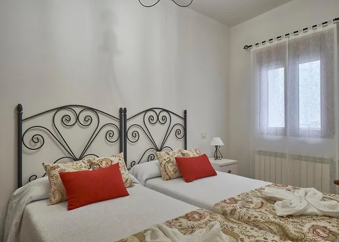 Cosy House In With Mountain View